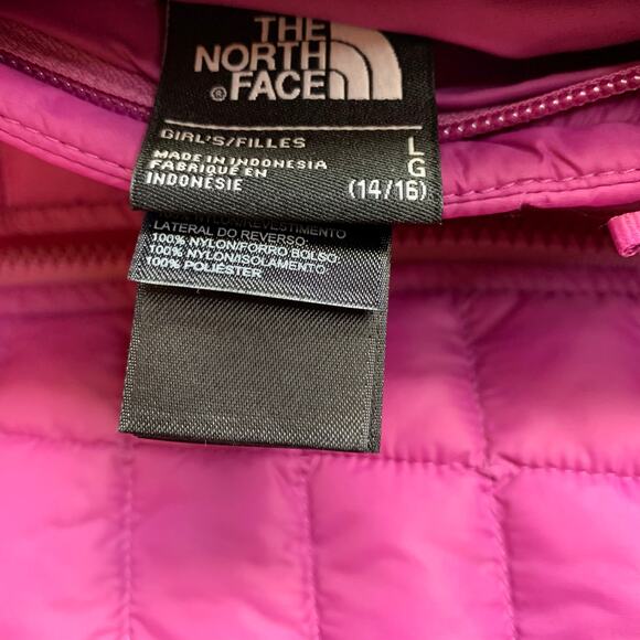 The North Face Girls' Reversible Thermoball Hoodie Jacket - Picture 3 of 15
